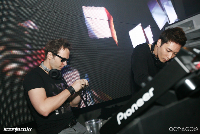 IMG_9677[1].jpg : 2012년 4월 7일 SAT NOIR With DJ VIVID  @ Club OCTAGON (클럽 옥타곤)