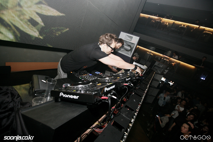 IMG_9680[1].jpg : 2012년 4월 7일 SAT NOIR With DJ VIVID  @ Club OCTAGON (클럽 옥타곤)