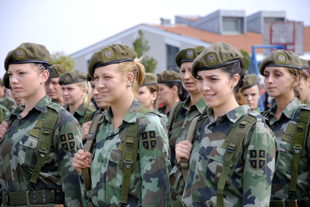 Фото девушки армии. Сербские девушки. Военная форма. Женщины военнослужащие. Сербские девушки военные.