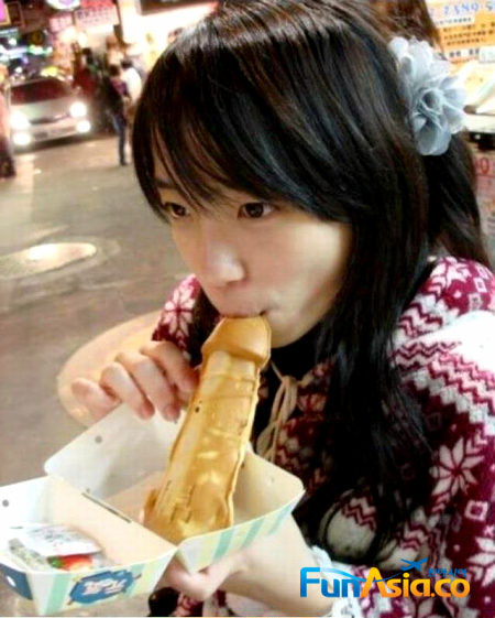 3530212994_C64luRQL_02.jpg : 남근(男根)과자 물고 있는 대만 여고생 3530212994_C64luRQL_02.jpg : 남근(男根)과자 물고 있는 대만 여고생