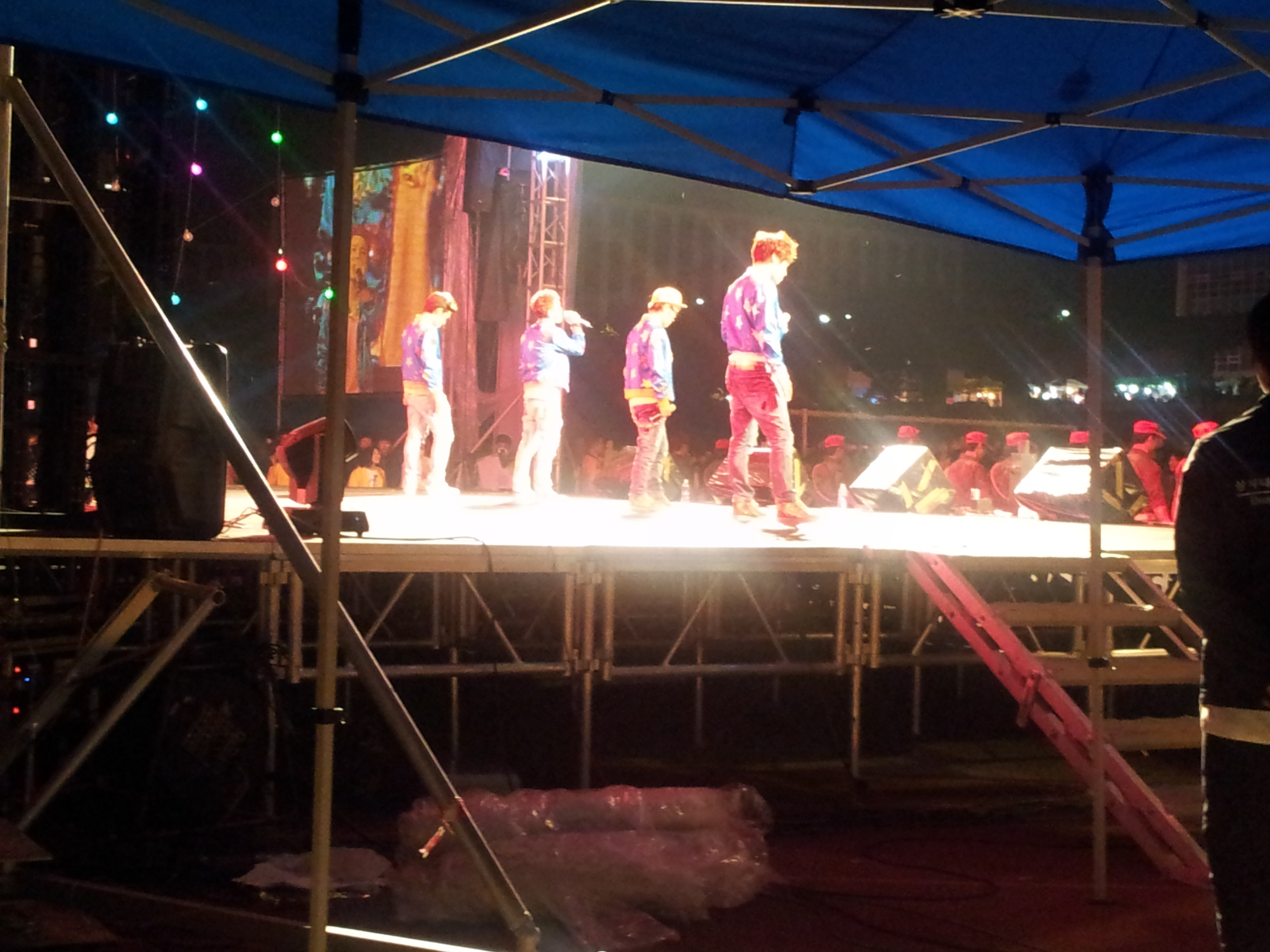 20120531_221937.jpg : 오늘 우리학교 축제에 울랄라세션 왔는데
