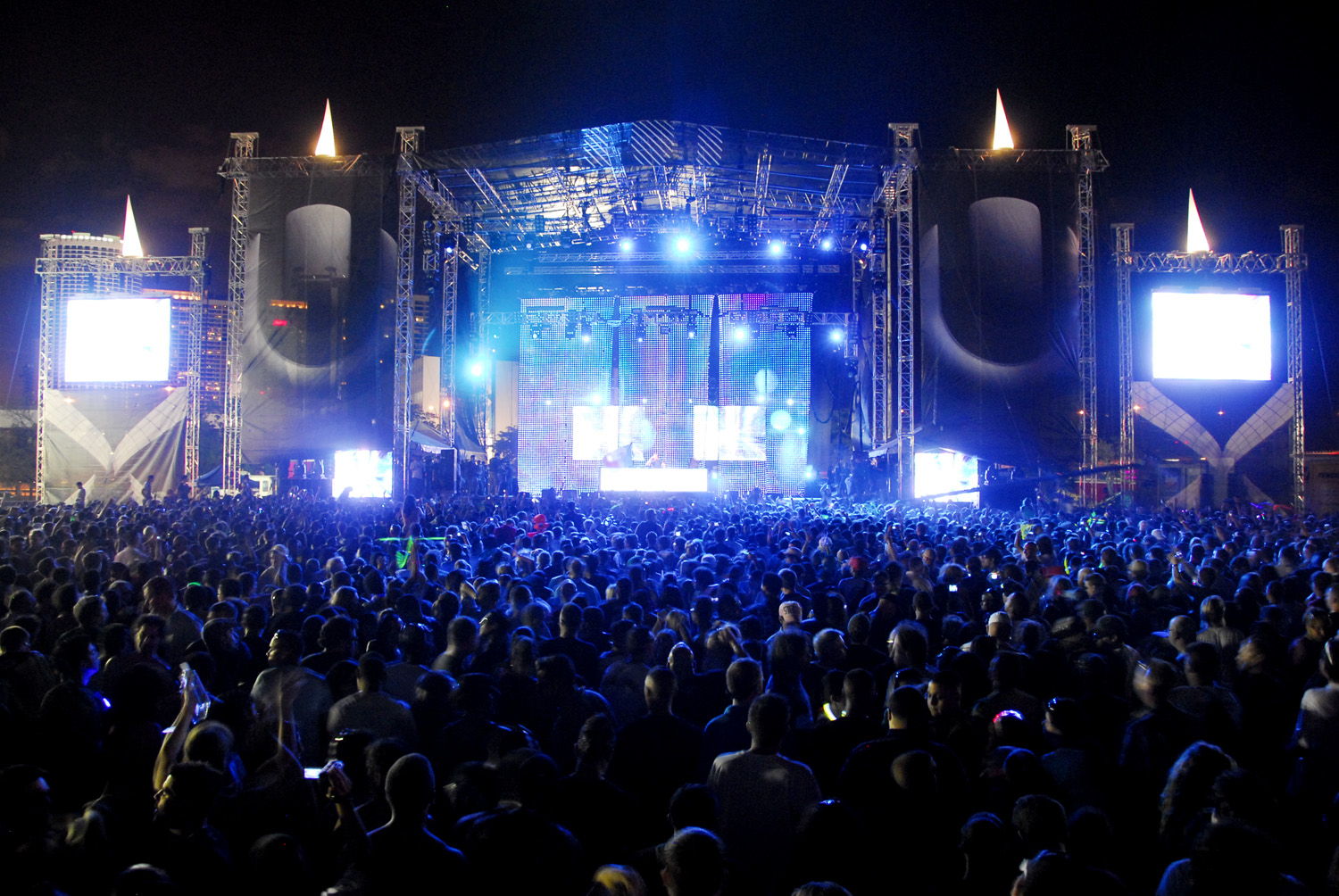 ultra-music-festival-crowd-lights.jpg