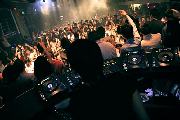 클럽5_~1.JPG : Black Eyed Peas feat. R3hab & Ferruccio Salvo - Time To Pump The Party (Rolvario Mash Up)