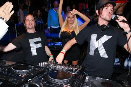 Finger%20und%20Kadel%20im%20Riu%20Palace%20beim%20Opening%202011%20(30)[1].jpg : [빵빵] Finger Kadel - Svetlana (Original Mix)