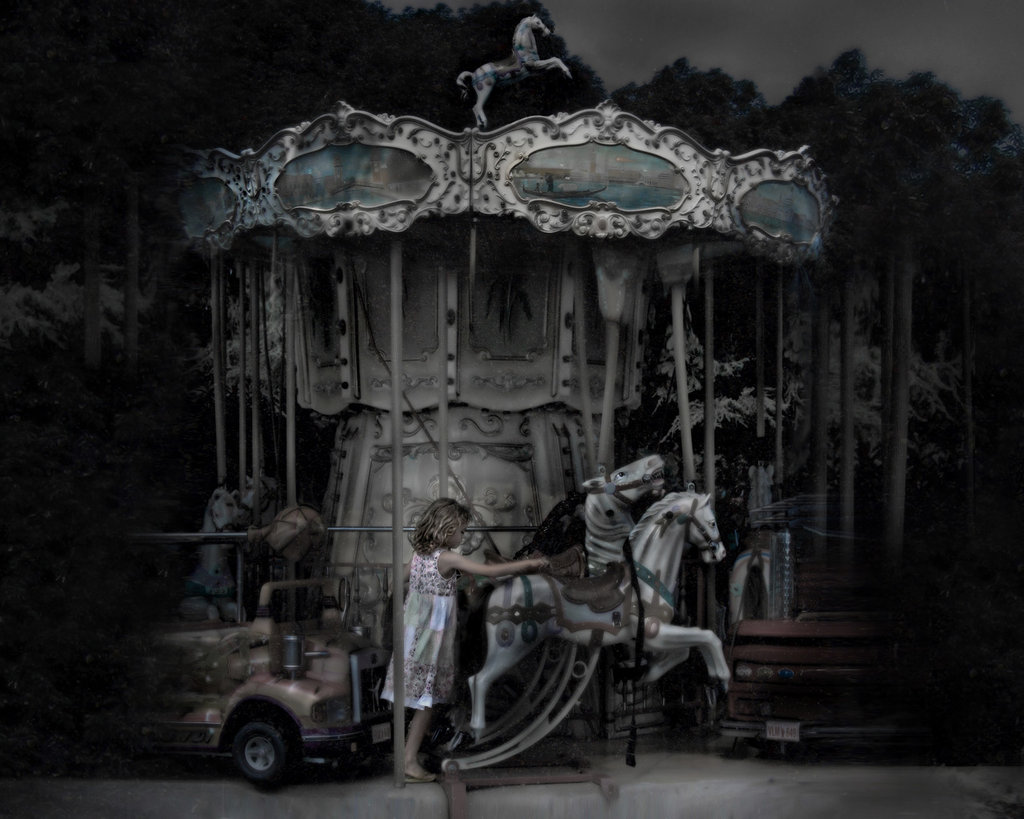Wonderland_wallpaper_by_Daywish.jpg : Chuckie & Junxterjack - Make Some Noise (Houseshaker Remix)