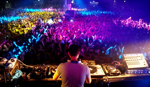 Tiesto_002.jpg : DJ Frank E ft. Dada Life & Tiesto - Squeeze it