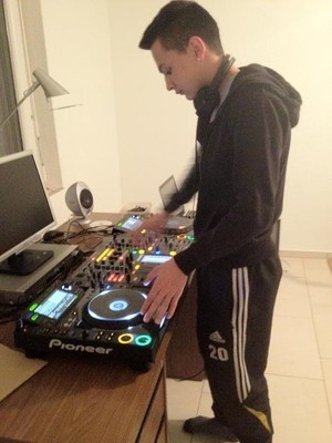 avatars-000012488468-j65usm-crop.jpg : Some noise -Jake Levis ! ( original-mix )