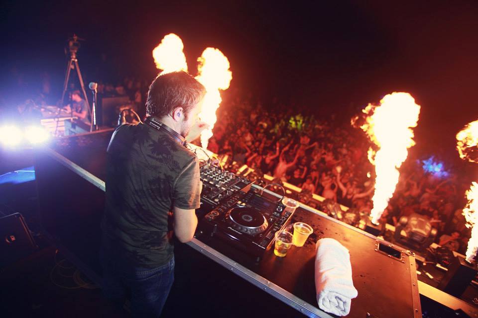 1379888_542162789192419_369422334_n.jpg : ET Bom Bom@Dancers pulsation@DJchenwin live.mp3