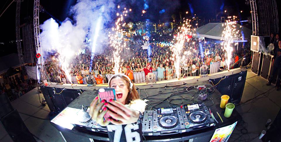 1794783_641707615885160_7869685272629841480_n.jpg : DJ Juicy M - Mixing #4