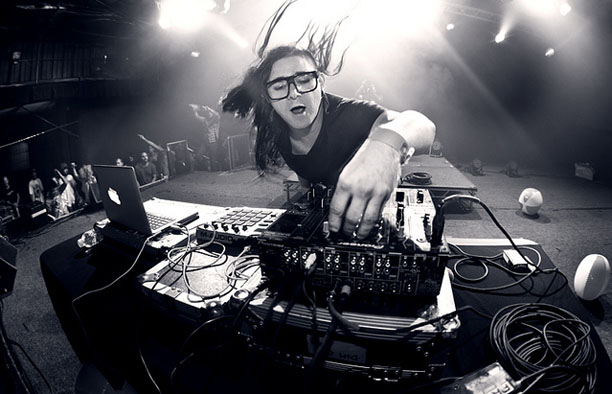 skrillex.jpg : [무료][클싸빸] 오늘의 빸센 DUPSTEP 1곡 듣고 추천하고 가세여 하핳ㅋ