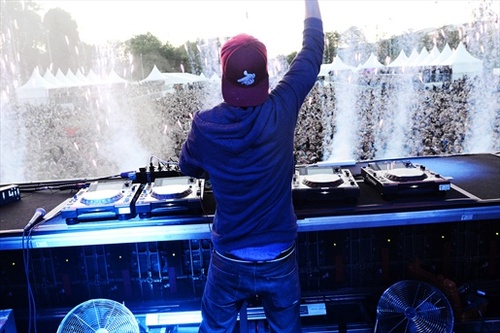 046fabd95086a4bb4c29fbfd26b44ed8.jpg : ①Alex Mica -Dalinda(Nexboy vs V&P Project Remix)②DanceFire -Star(Future Sound Bootleg)③Deorro -GetUp(DiegoMolinams Dirty Dutch Bootleg)④Don Omar feat_ Lucenzo -DanzaKuduro(Sagi Abitbul Remix)⑤Example -Say Nothing(Dj Roll Edit)+16곡더 취향대로 듣는재미@@