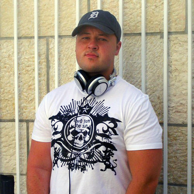 avatars-000000818100-49gyff-crop.jpg : DJ Deka Feat. Rokker Zsolti - Discokapcsolat