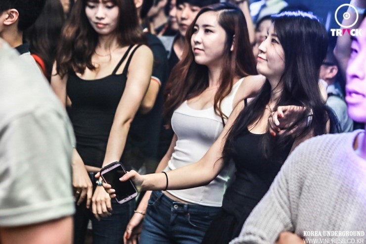 14.7.26-17[1].jpg : 강남 클럽 트랙 핫포토! 예약 및 게스트문의 권성빈